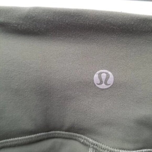 Lululemon Nulu Colour Block High-Rise Short 8" Green Twill / Green Fern 0 - Picture 8 of 13